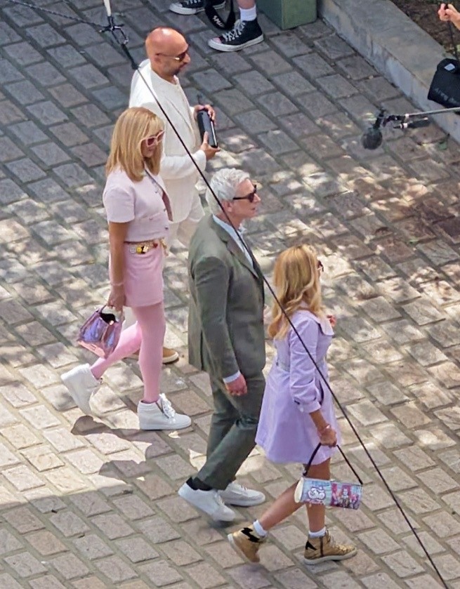 Elenco no set da sequência do filme de Romy e Michele, High School Reunion