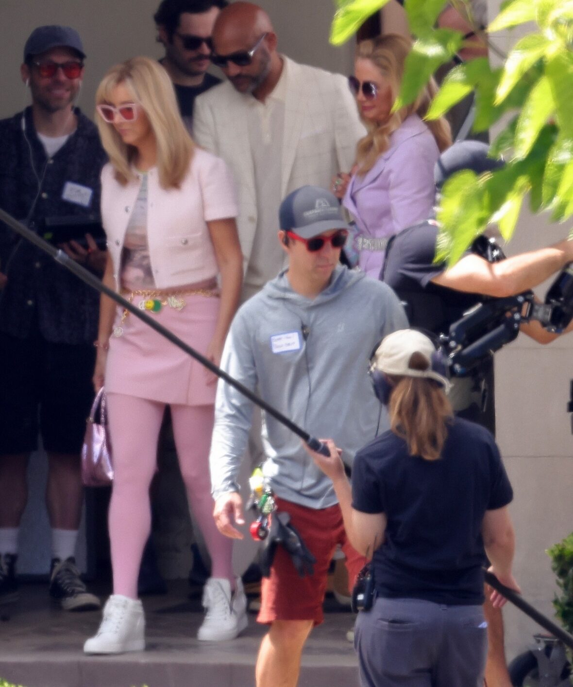 Elenco no set da sequência do filme de Romy e Michele, High School Reunion