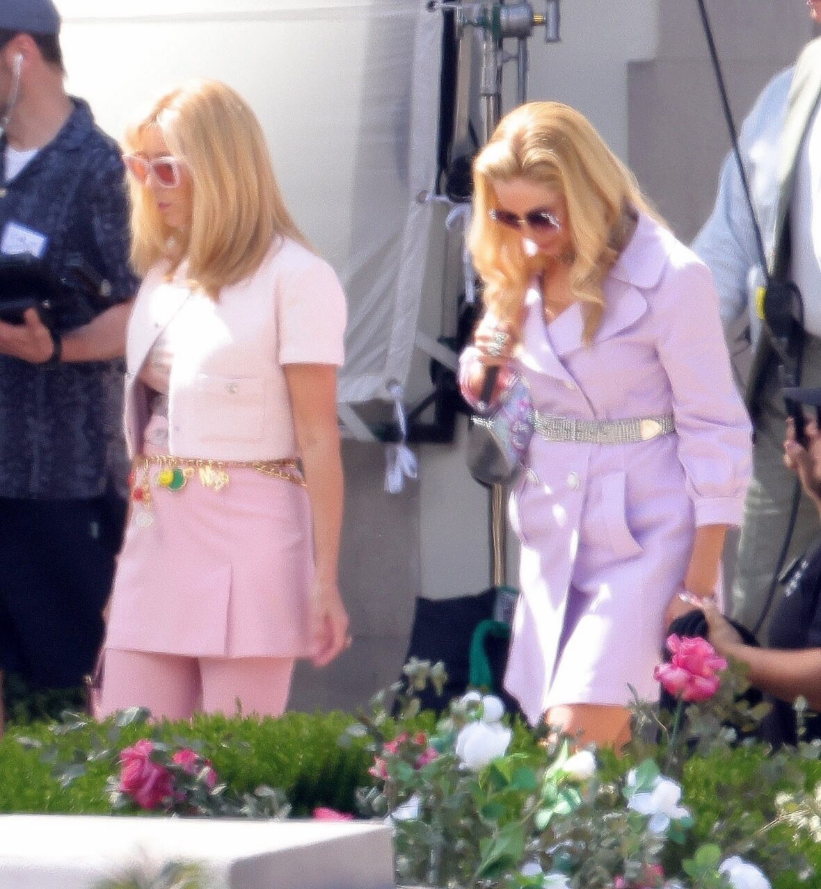 Elenco no set da sequência do filme de Romy e Michele, High School Reunion