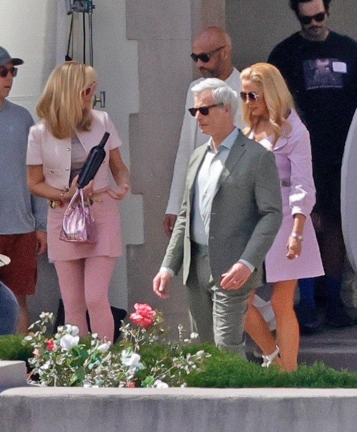 Elenco no set da sequência do filme de Romy e Michele, High School Reunion