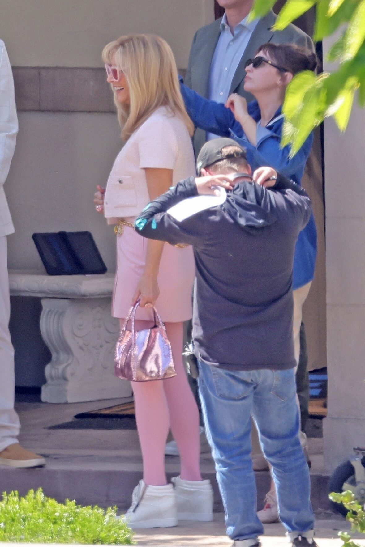 Elenco no set da sequência do filme de Romy e Michele, High School Reunion