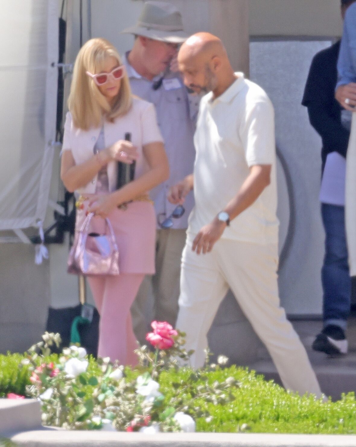 Elenco no set da sequência do filme de Romy e Michele, High School Reunion