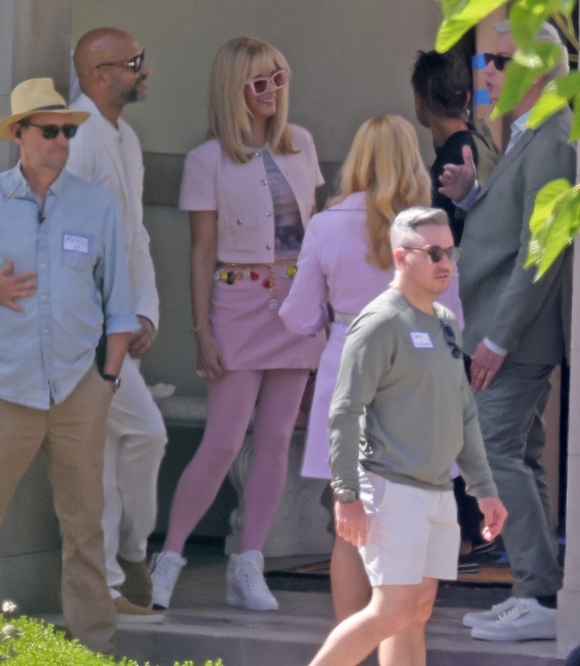 Elenco no set da sequência do filme de Romy e Michele, High School Reunion
