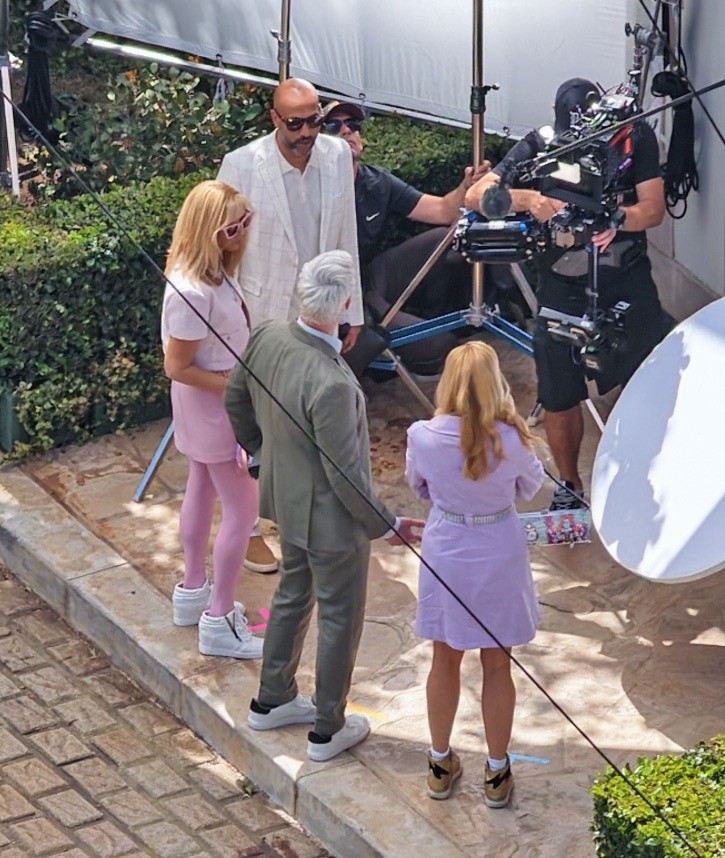 Elenco no set da sequência do filme de Romy e Michele, High School Reunion