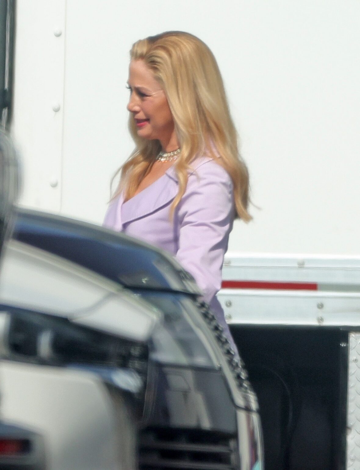 Elenco no set da sequência do filme de Romy e Michele, High School Reunion