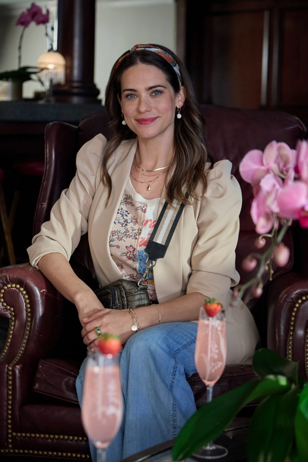 Pôster e fotos do filme Hallmark Channel The Love Heist com Peter Porte e Lyndsy Fonseca