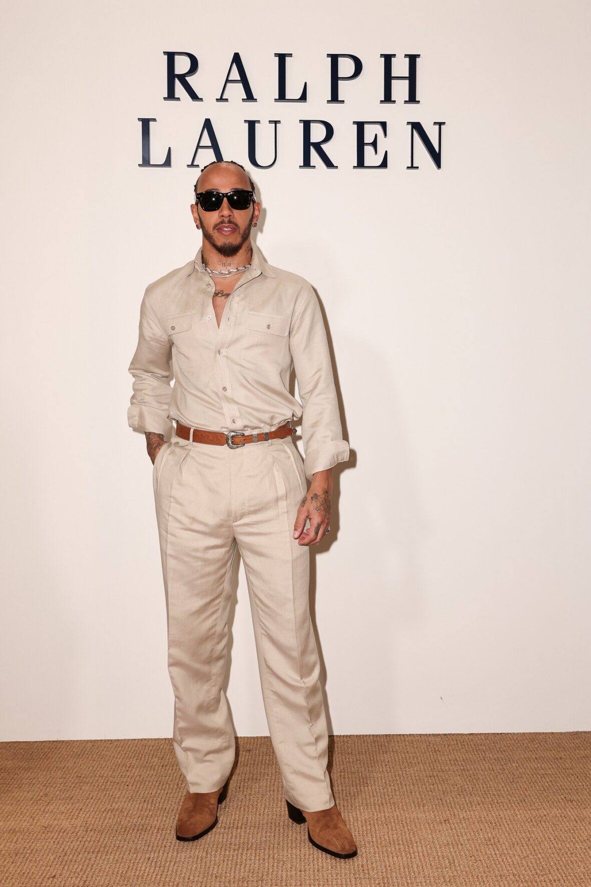 Celebridades participando do desfile da Ralph Lauren em Milão