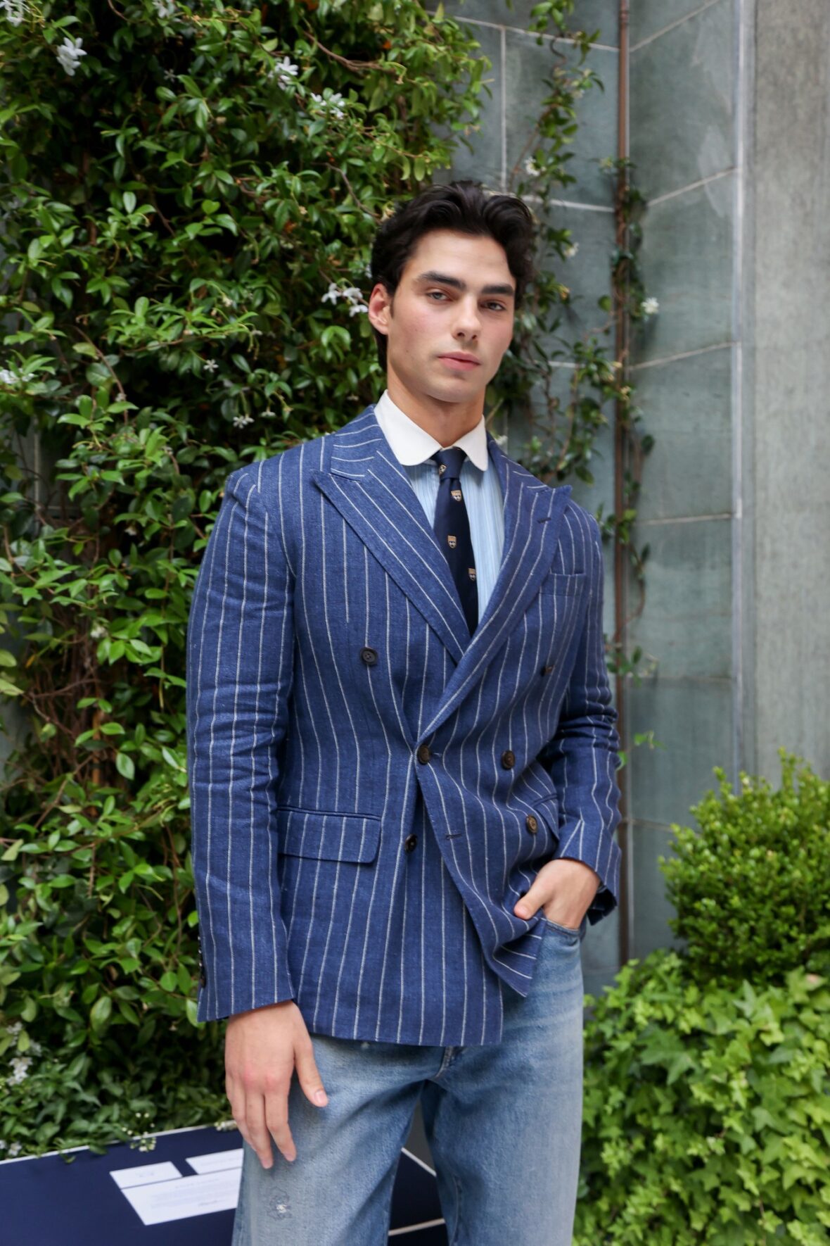 Celebridades participando do desfile da Ralph Lauren em Milão