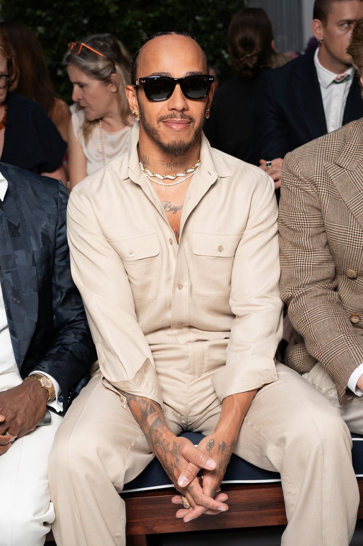 Celebridades participando do desfile da Ralph Lauren em Milão