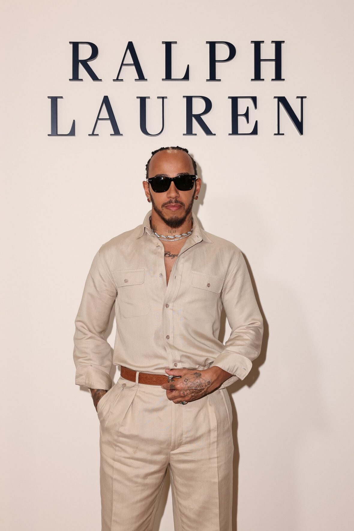 Celebridades participando do desfile da Ralph Lauren em Milão