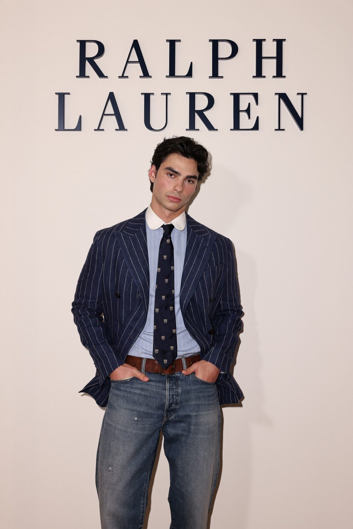 Celebridades participando do desfile da Ralph Lauren em Milão