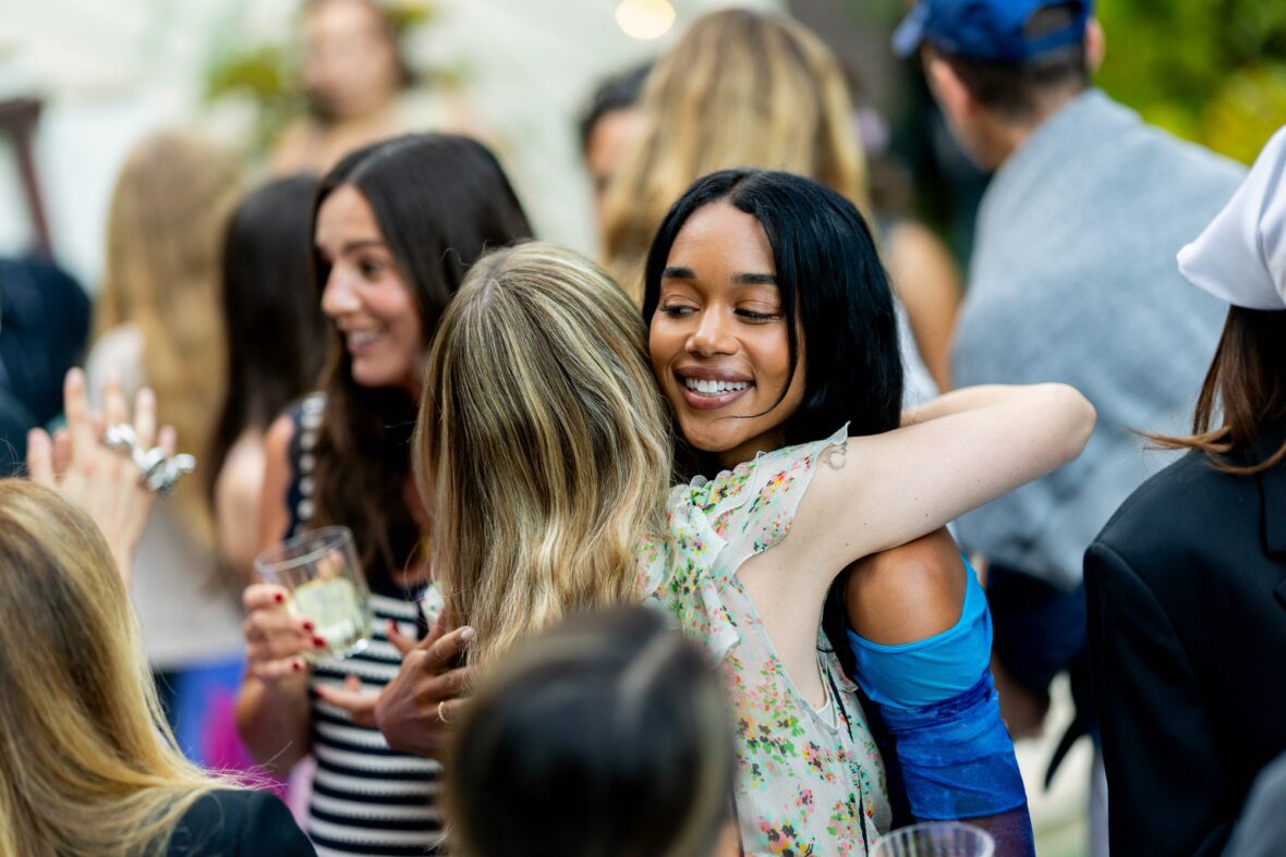 Laura Harrier participa da Summer Uni Party