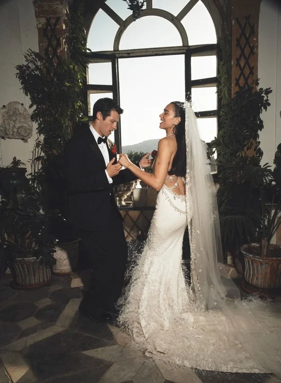 Fotos do casamento de Dua Lipa e Callum Turner