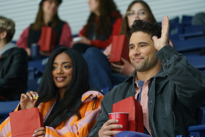 Foto de Nadine Bhabha e Robbie GK na primeira temporada de Heated Rivalry