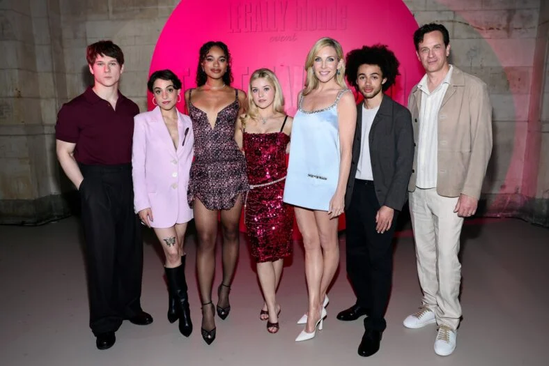 LR) Jacob Moskovitz, Gabrielle Policano, Chandler Kinney, Lexi Minetree, June Diane Raphael, Zac Looker e Tom Everett Scott participam do Prime Video Celebrates 