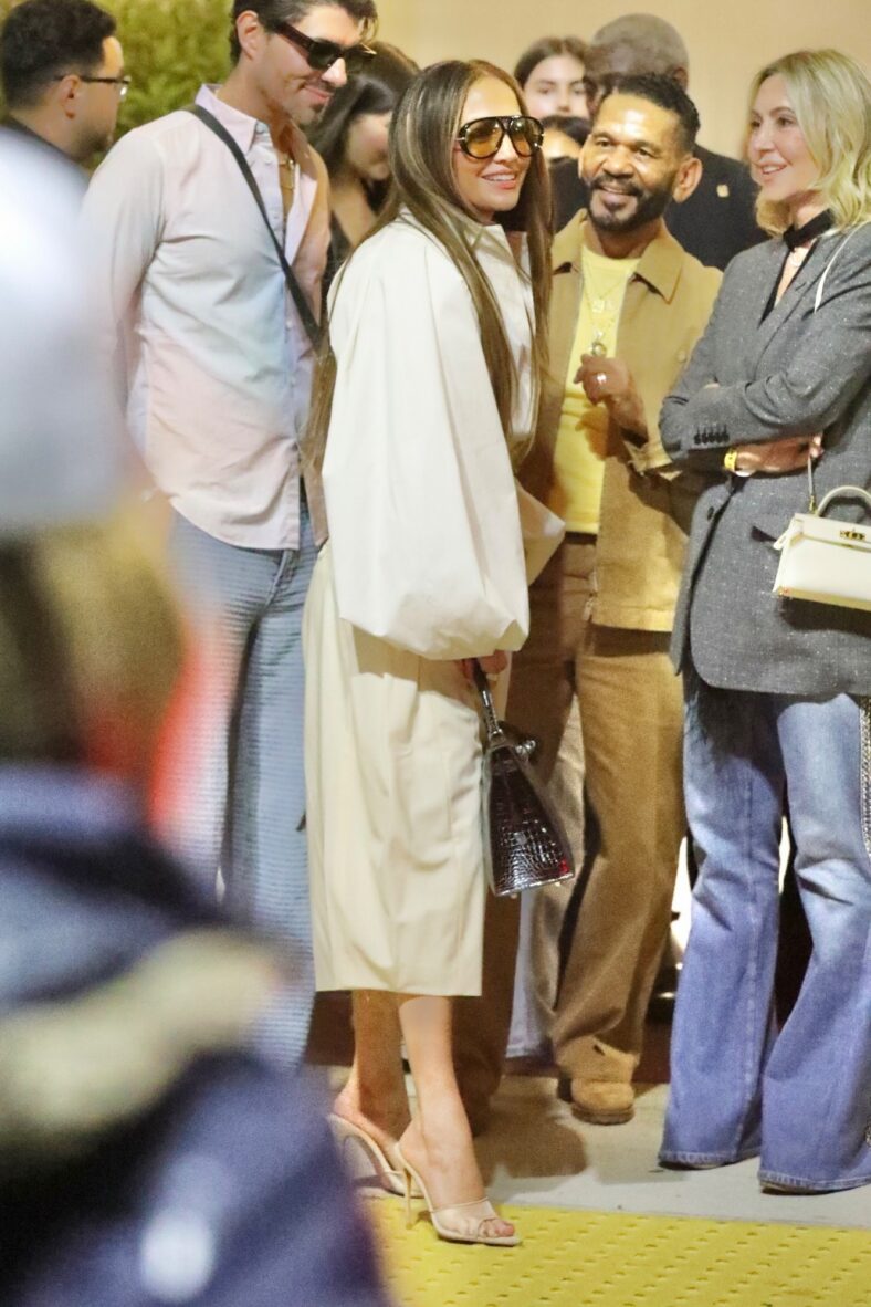Jennifer Lopez no show de Ariana Grande no Kia Forum em Los Angeles em 20 de junho