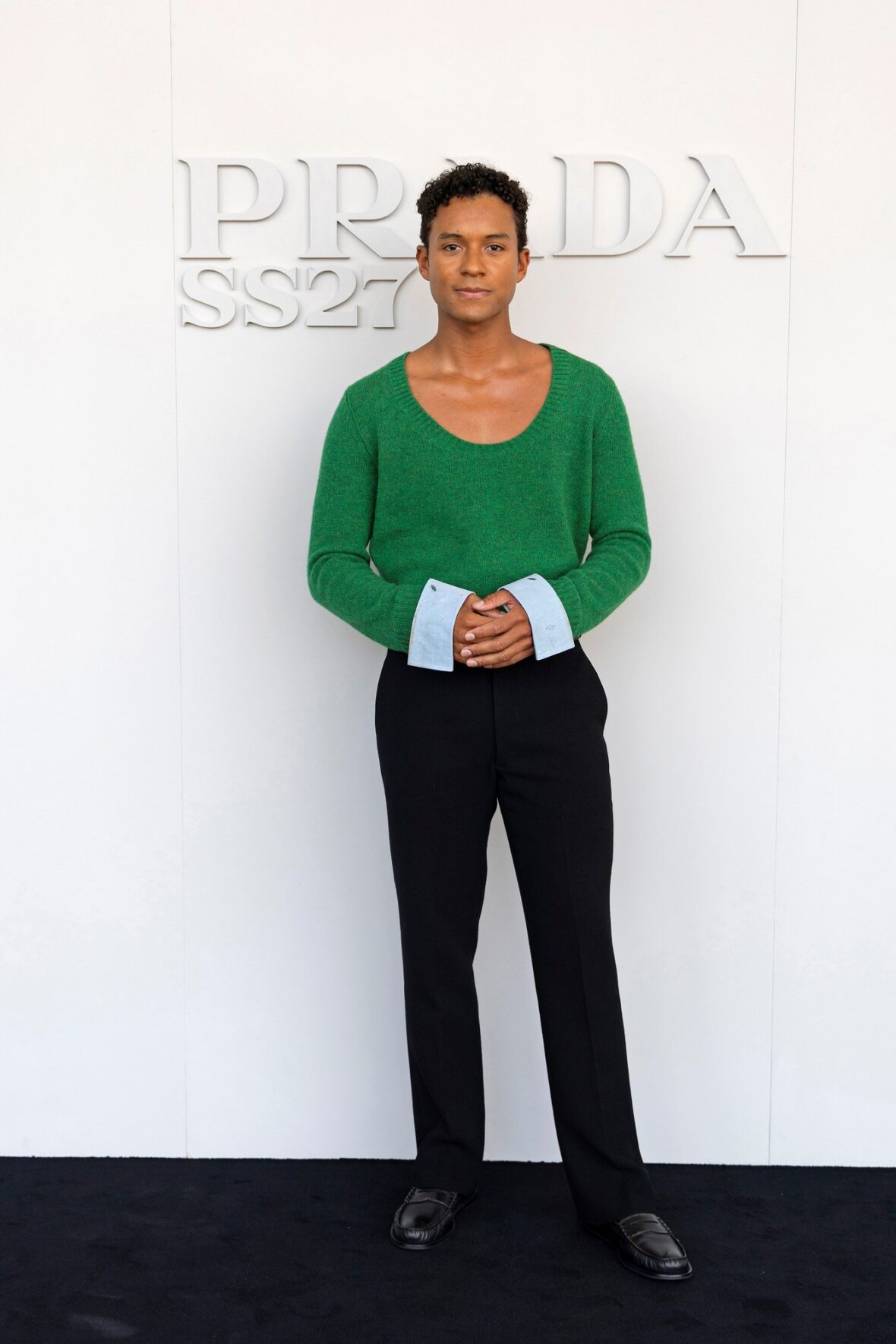 Desfile da Prada em Milão, celebridades posando