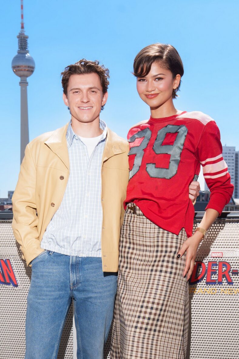 Tom Holland e Zendaya promovendo Homem-Aranha: Novo Dia em Berlim, Alemanha, em 22 de junho de 2026
