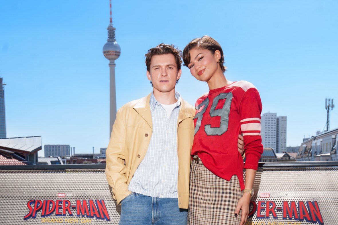Tom Holland e Zendaya promovendo Homem-Aranha: Novo Dia em Berlim, Alemanha, em 22 de junho de 2026