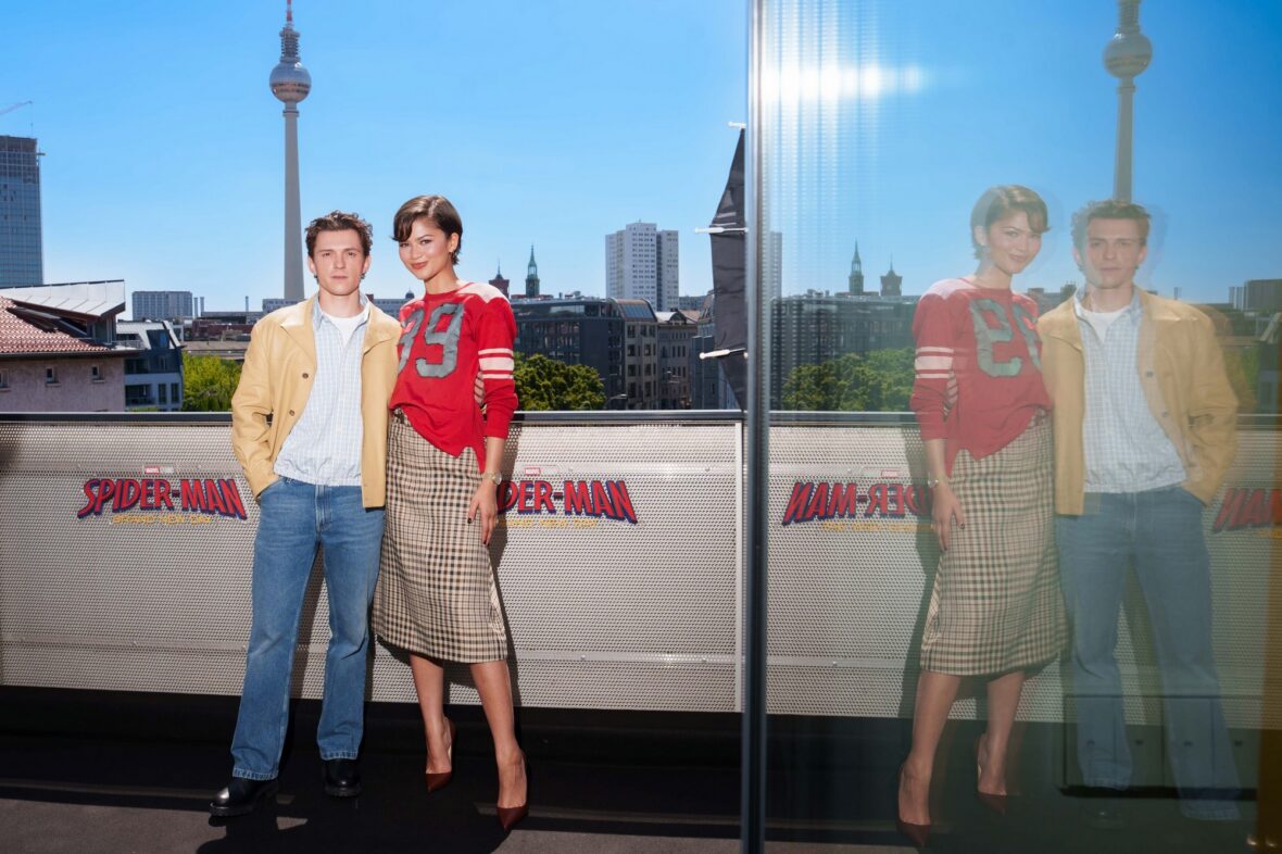 Tom Holland e Zendaya promovendo Homem-Aranha: Novo Dia em Berlim, Alemanha, em 22 de junho de 2026