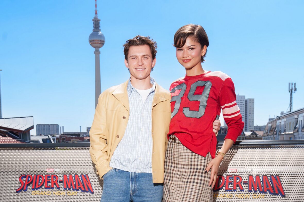Tom Holland e Zendaya promovendo Homem-Aranha: Novo Dia em Berlim, Alemanha, em 22 de junho de 2026