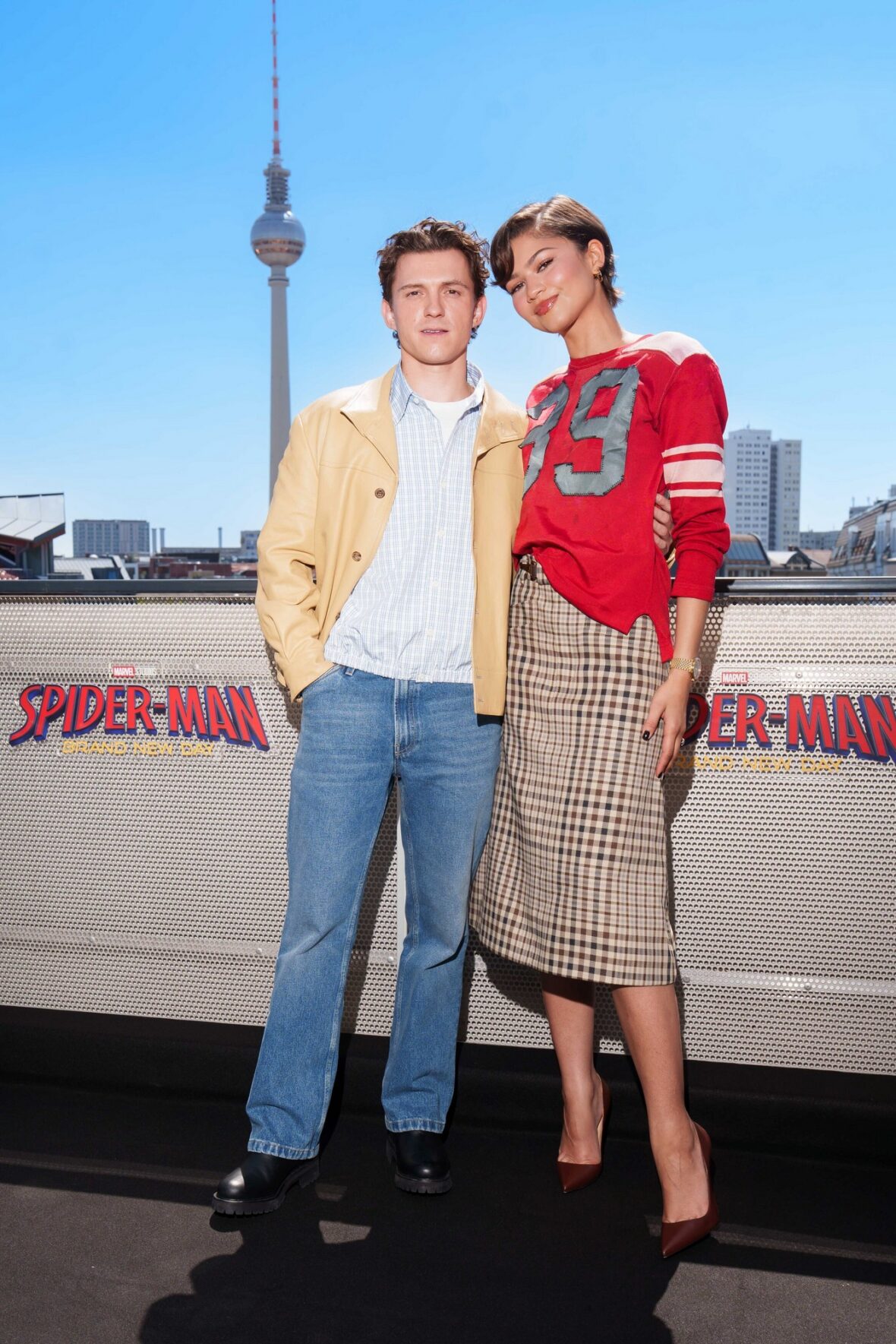 Tom Holland e Zendaya promovendo Homem-Aranha: Novo Dia em Berlim, Alemanha, em 22 de junho de 2026