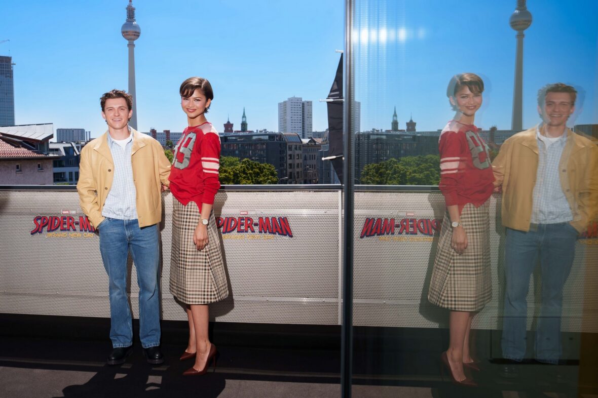 Tom Holland e Zendaya promovendo Homem-Aranha: Novo Dia em Berlim, Alemanha, em 22 de junho de 2026