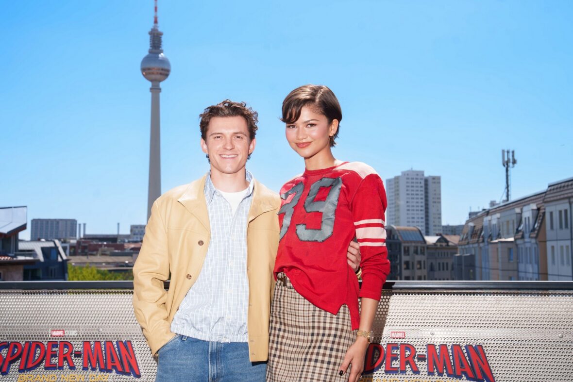 Tom Holland e Zendaya promovendo Homem-Aranha: Novo Dia em Berlim, Alemanha, em 22 de junho de 2026