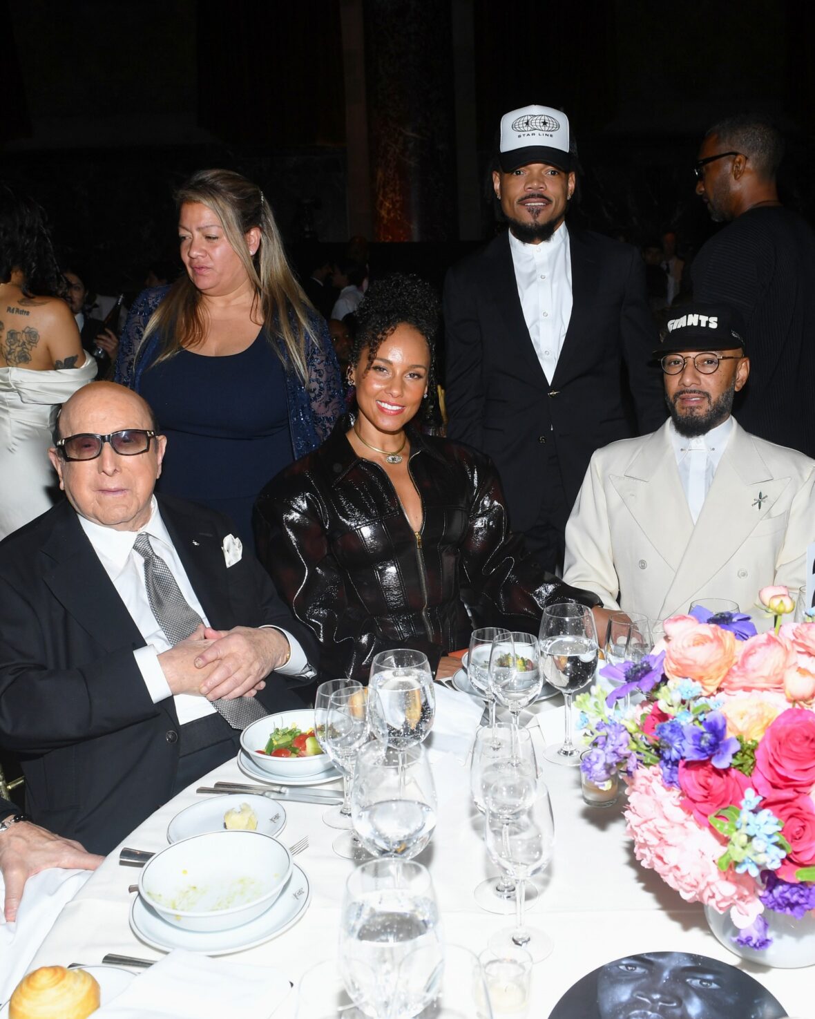 Clive Davis e outros convidados no jantar e leilão de premiação da Fundação Gordon Parks de 2026 em maio de 2026