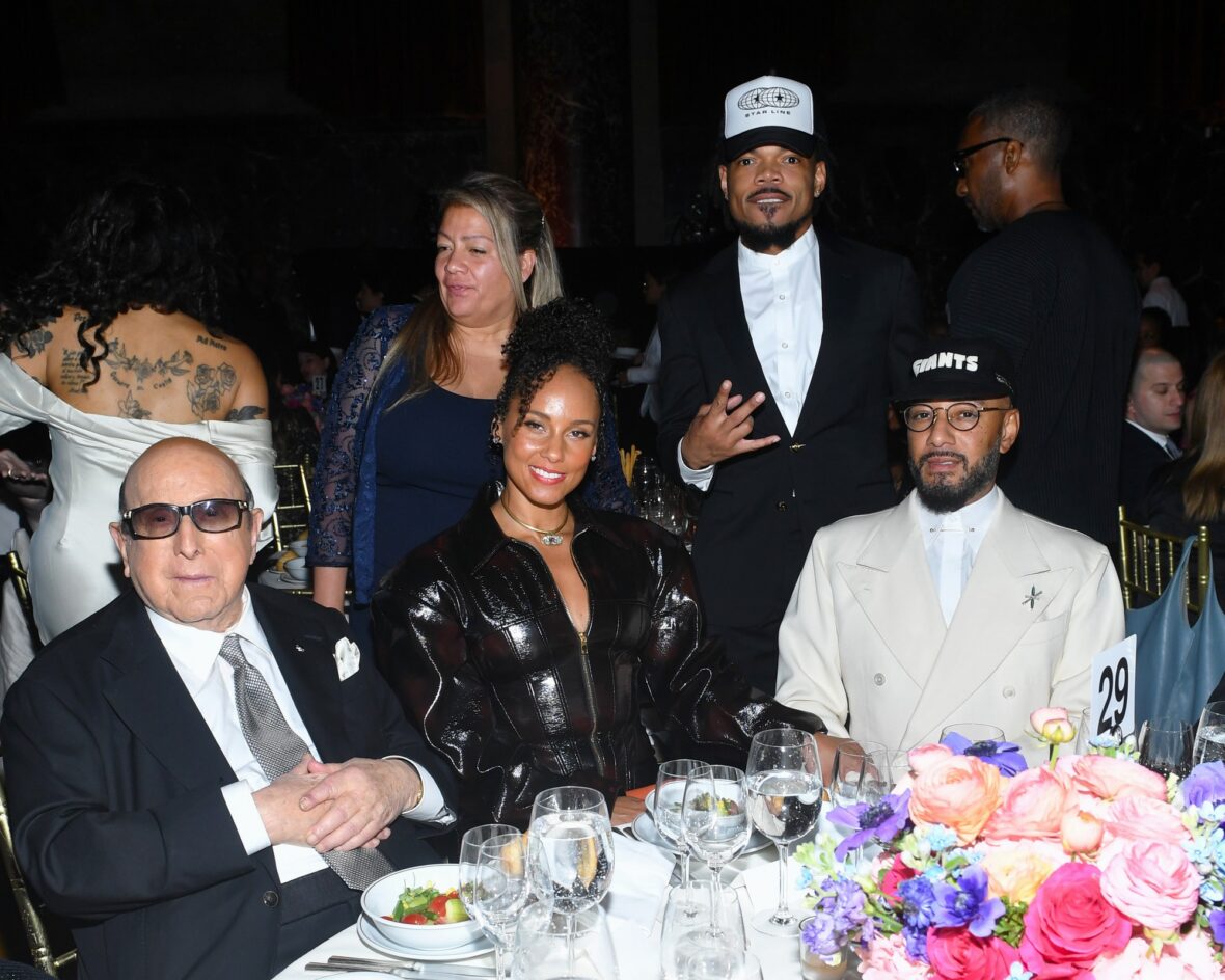 Clive Davis e outros convidados no jantar e leilão de premiação da Fundação Gordon Parks de 2026 em maio de 2026