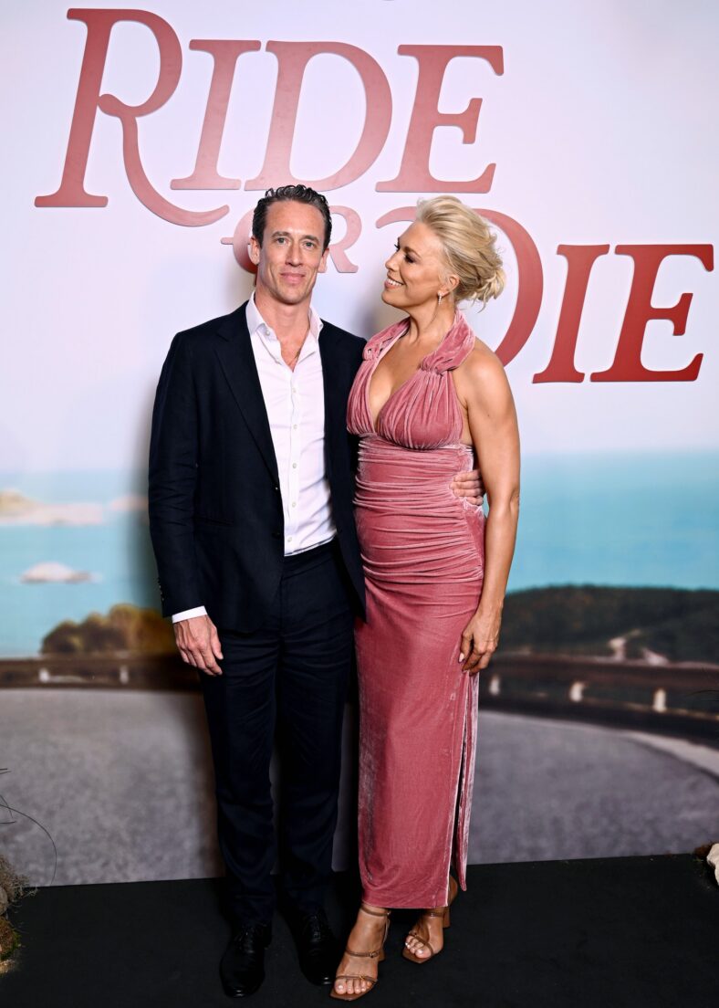 Nick Beresford-Cleary e Hannah Waddingham comparecem ao