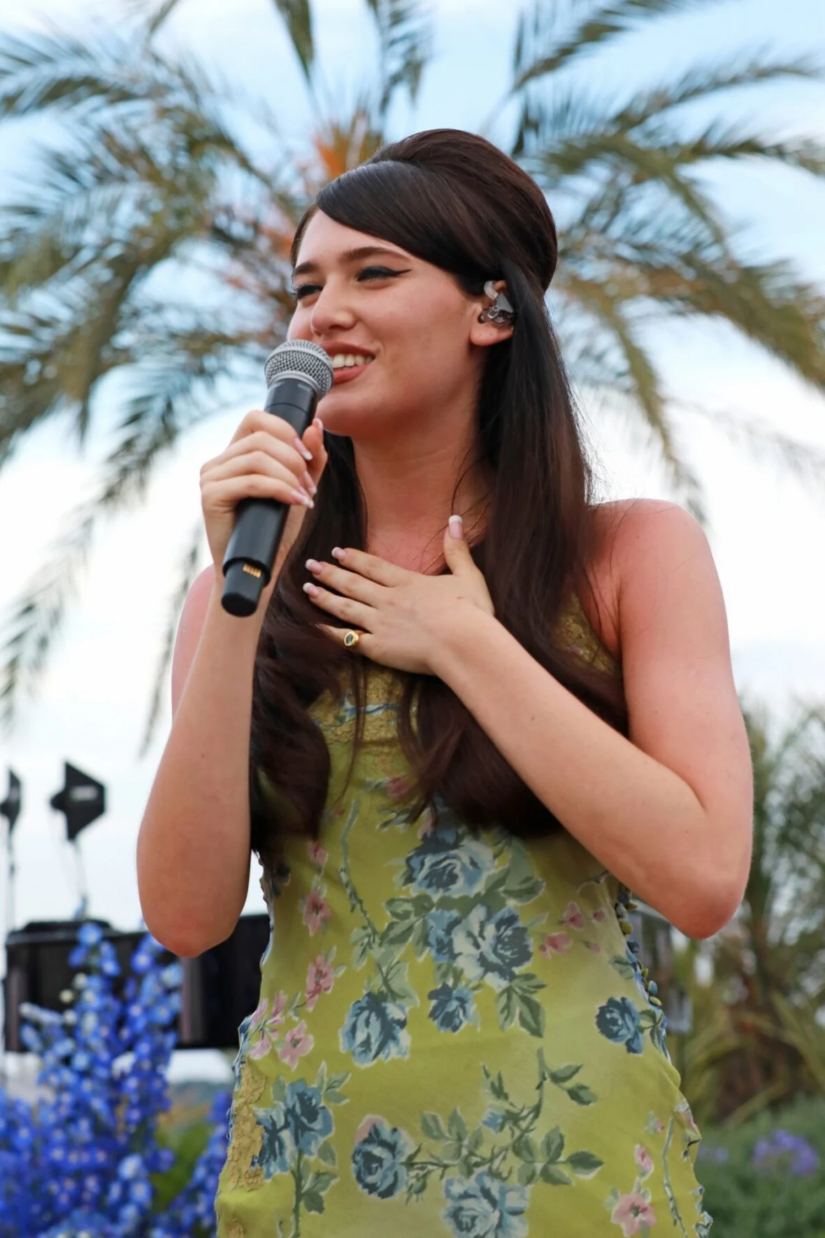 Sienna Spiro se apresenta no Festival de Cinema de Cannes