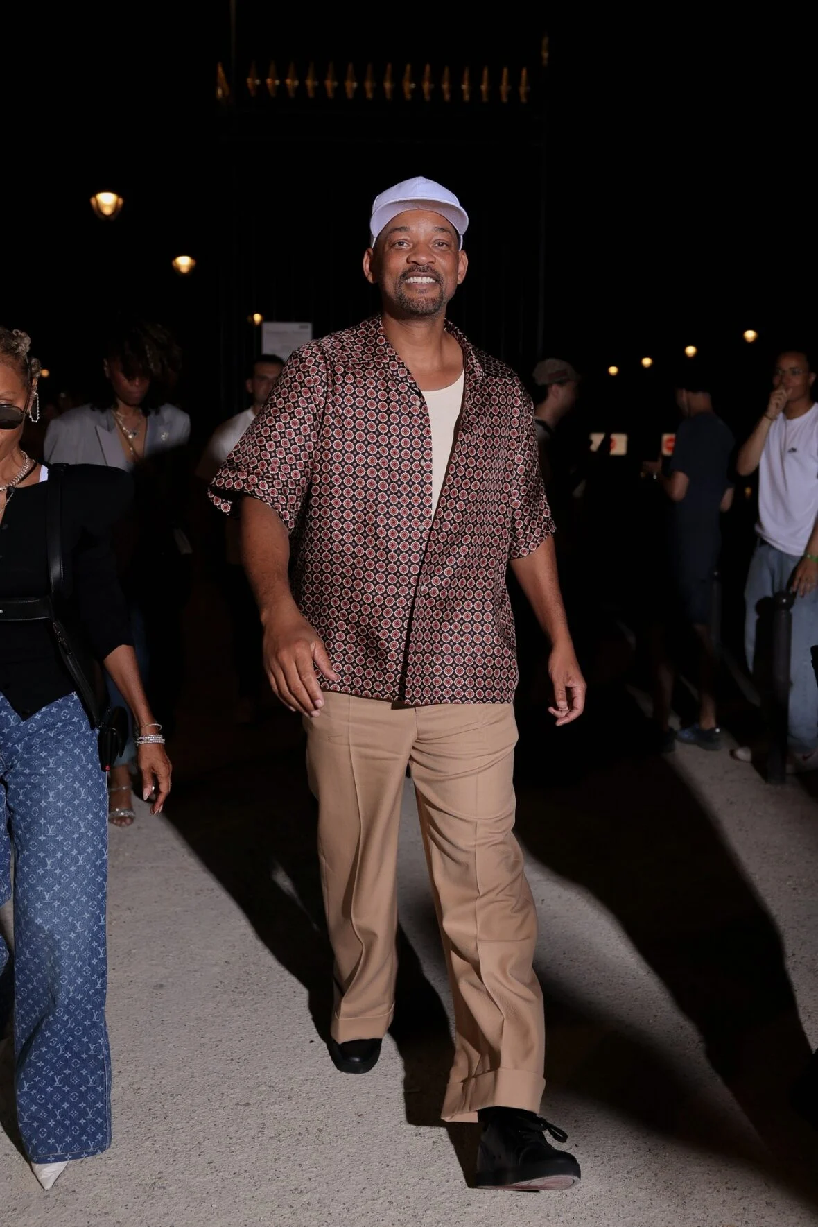Will Smith em Paris com a esposa Jada Pinkett Smith e o filho Jaden Smith durante a semana de moda