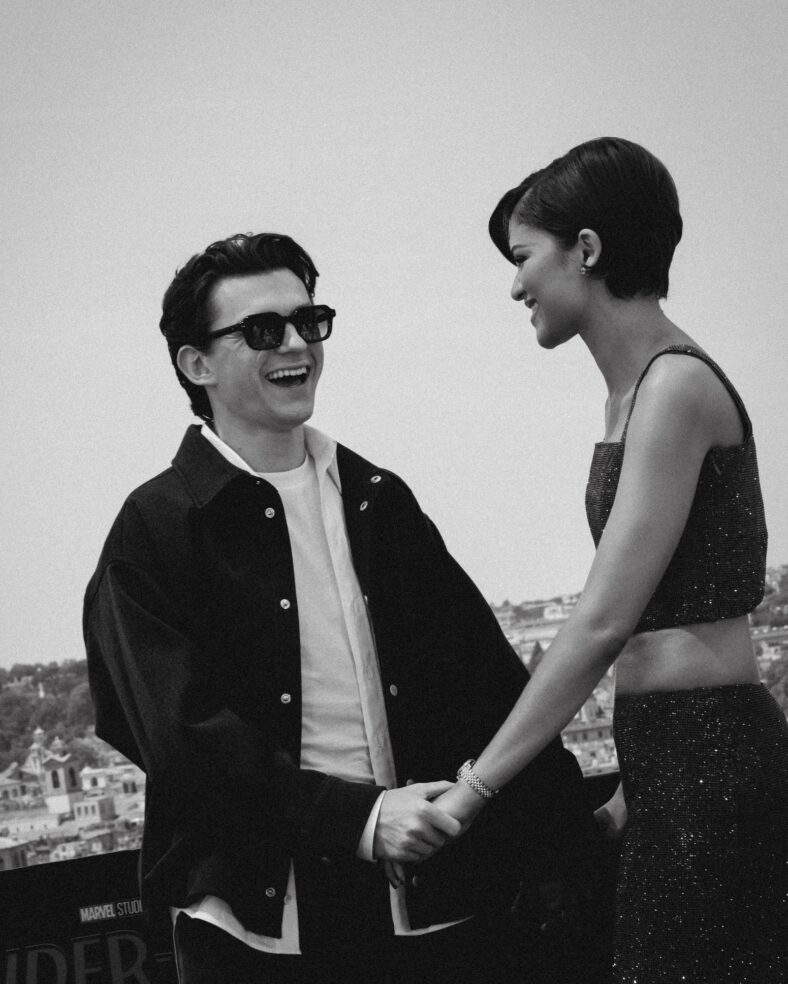 Tom Holland e Zendaya na chamada fotográfica de Roma para Homem-Aranha: Novo Dia
