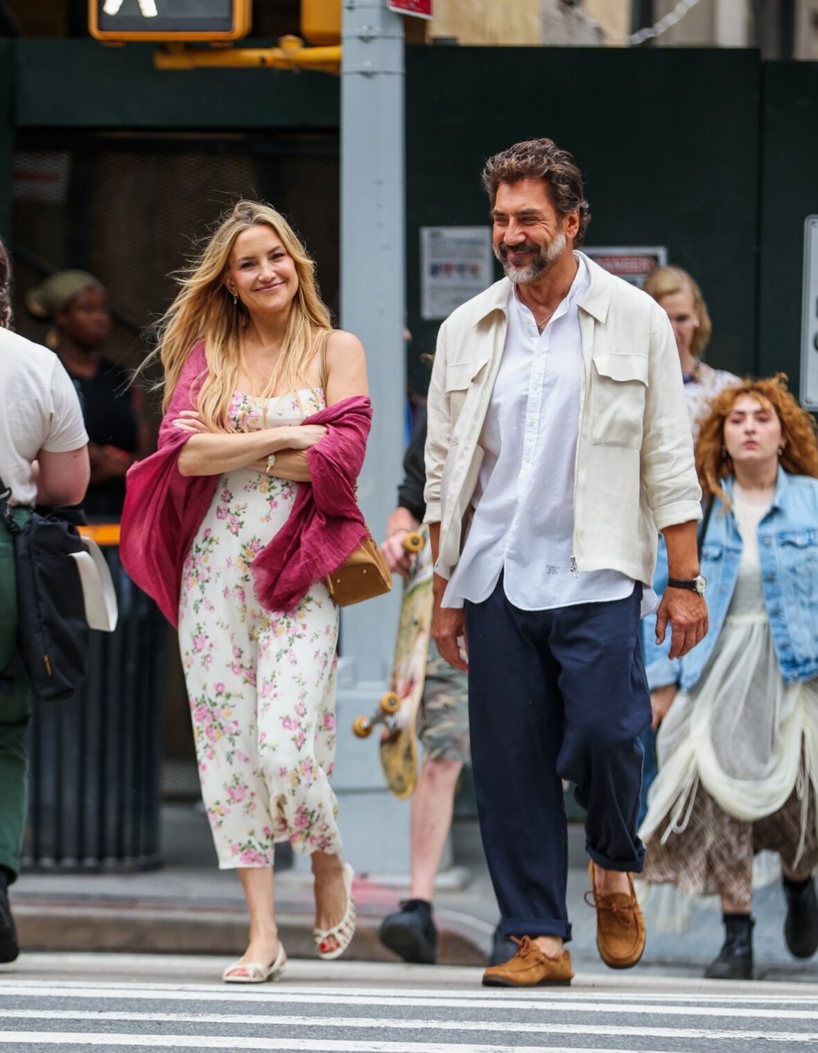 Kate Hudson e Javier Bardem no set de Hello & Paris