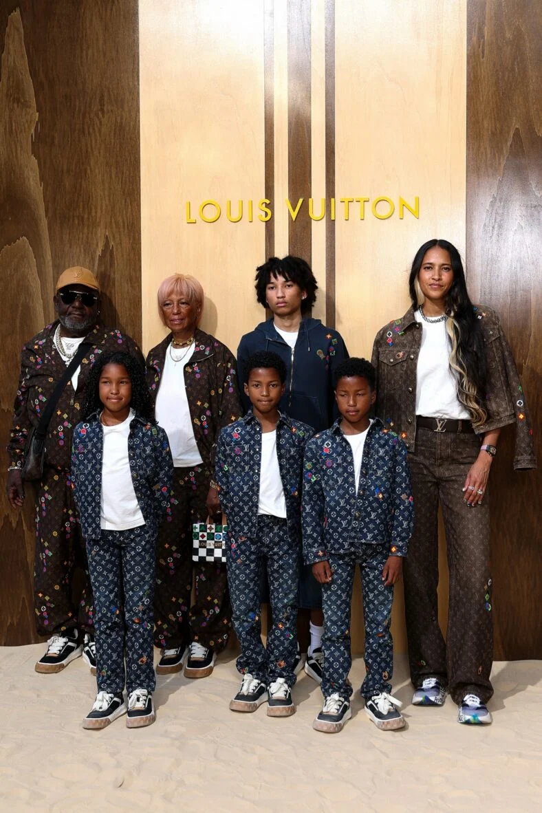 Estrelas no desfile de moda da Louis Vuitton em Paris