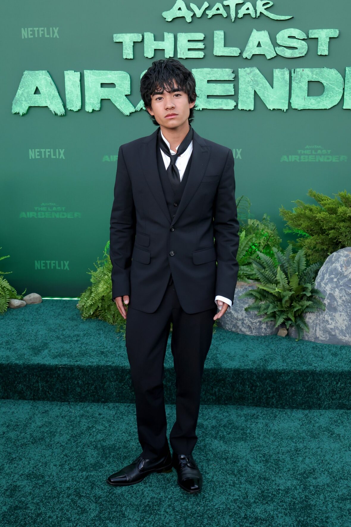 Gordon Cormier comparece à estreia da segunda temporada de Avatar: O Último Mestre do Ar