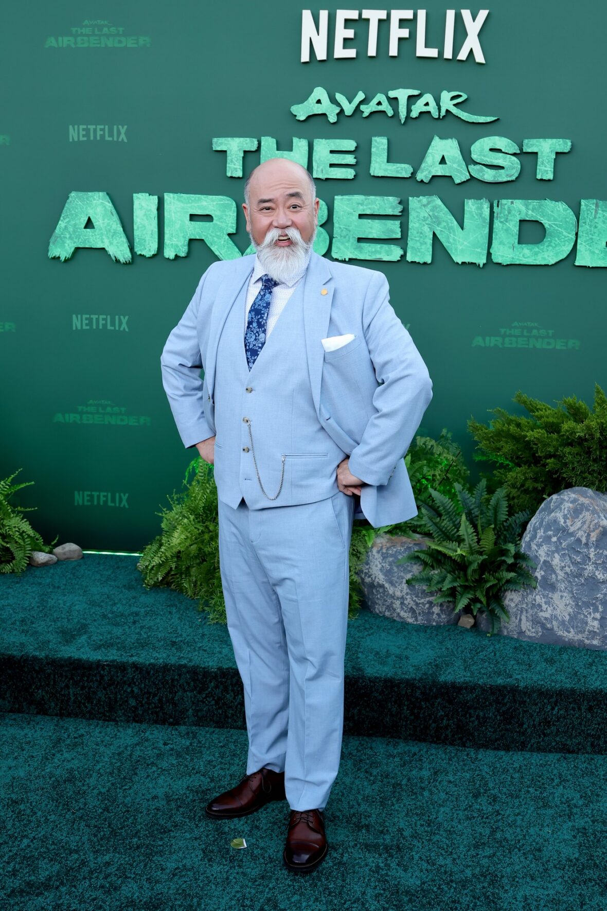 Paul Sun-Hyung Lee comparece à estreia da segunda temporada de Avatar: O Último Mestre do Ar