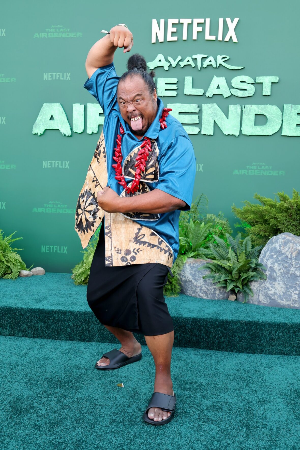 Kelemete Misipeka comparece à estreia da segunda temporada de Avatar: O Último Mestre do Ar