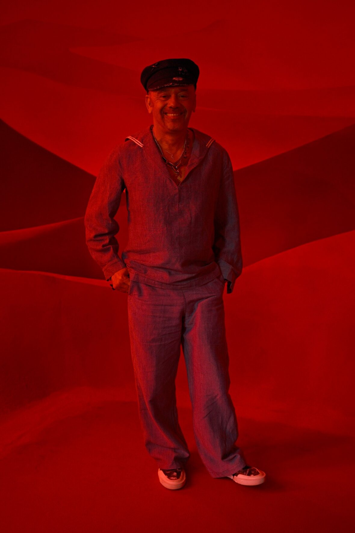 Christian Louboutin participa do desfile de moda de Christian Louboutin