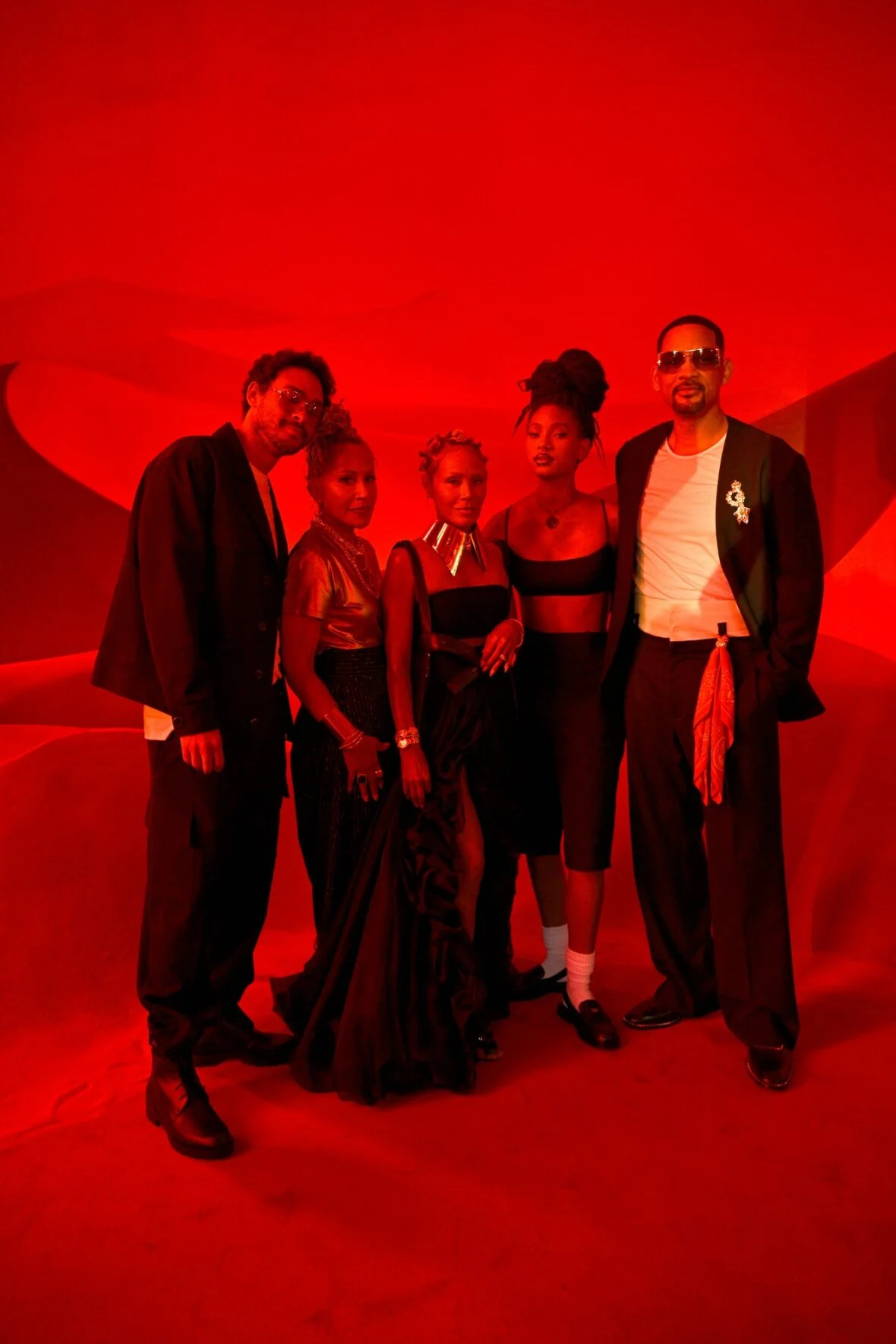 Família Smith participa de desfile de Christian Louboutin
