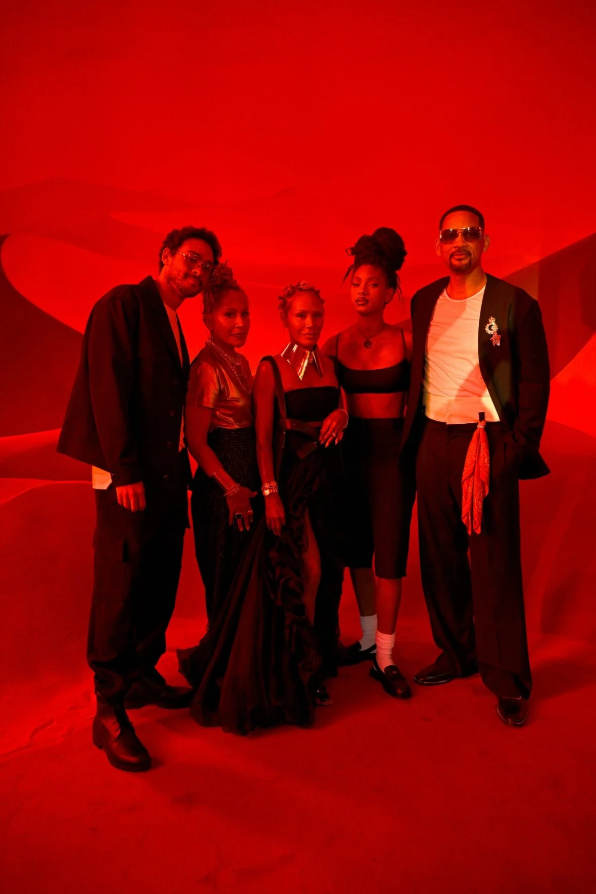 Família Smith participa de desfile de Christian Louboutin
