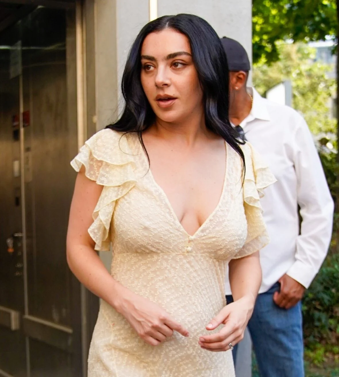 Charli XCX na estreia de Eruption em Paris