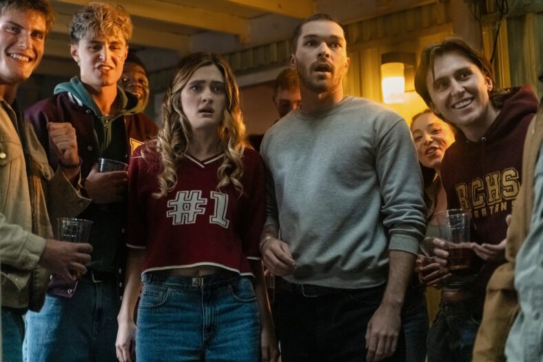 Lizzy Greene e Casey W Johnson na segunda temporada de Ransom Canyon ainda