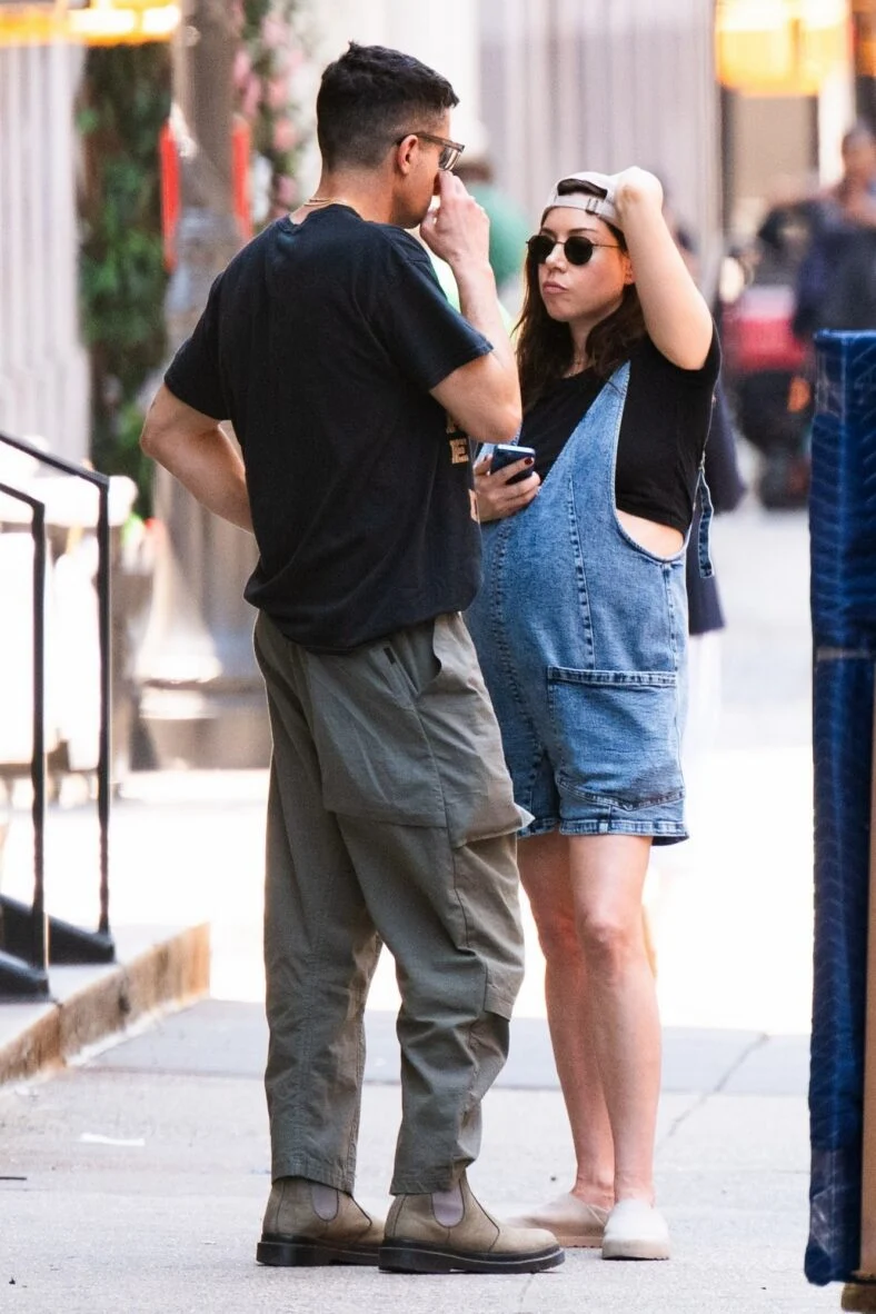Aubrey Plaza e Christopher Abbott vistos em Nova York em 25 de junho de 2026
