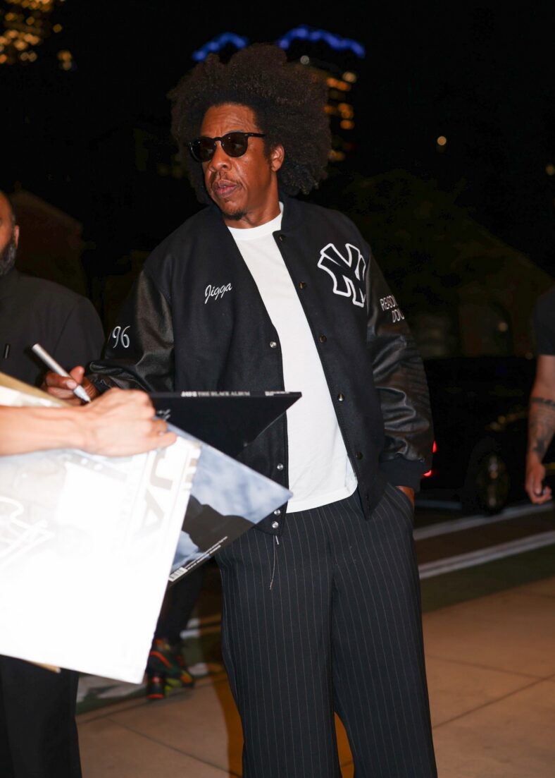 Beyoncé deixa escritório da Roc Nation com Jay Z