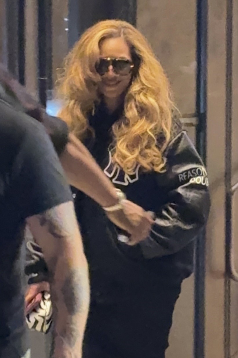 Beyoncé deixa escritório da Roc Nation com Jay Z