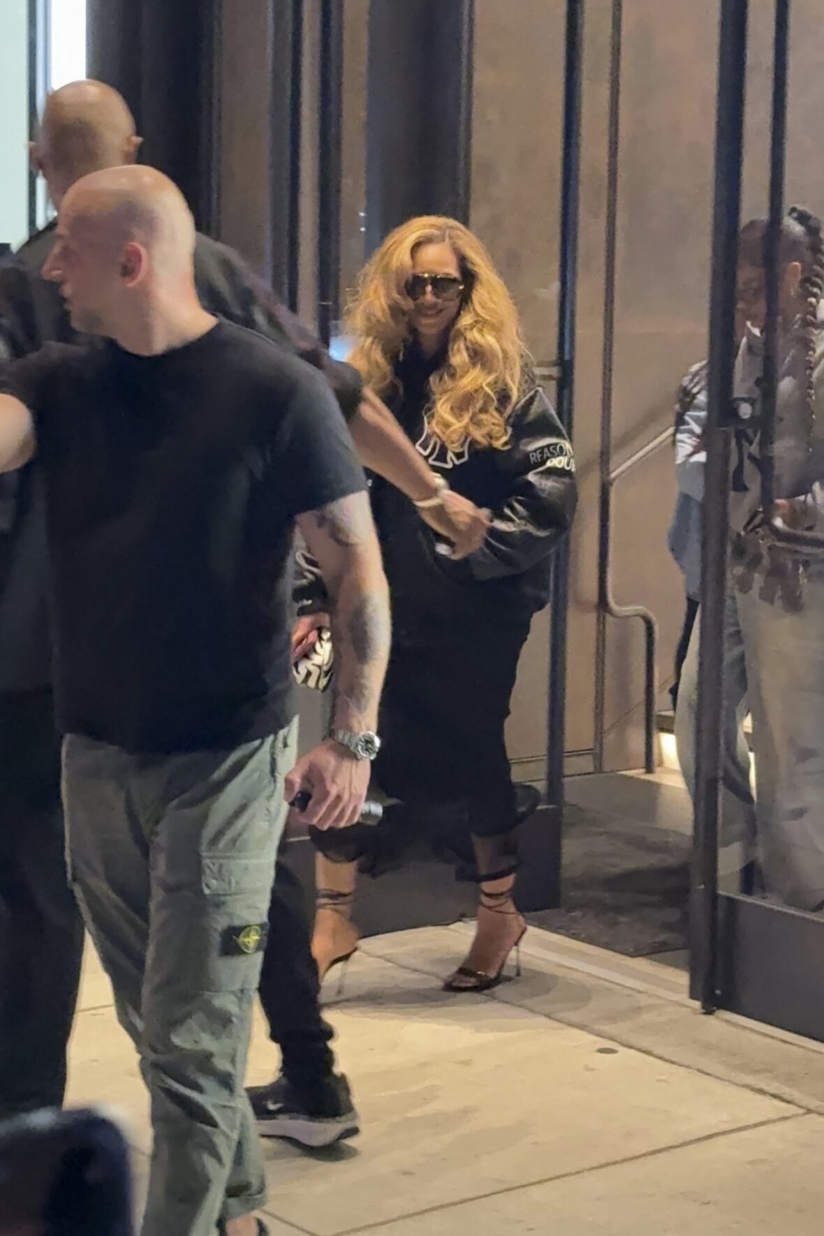 Beyoncé deixa escritório da Roc Nation com Jay Z