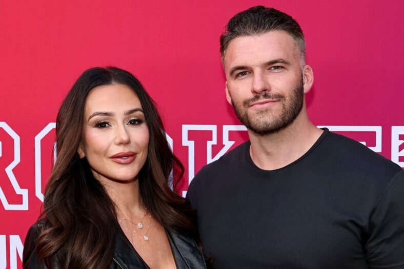 Jenni Farley defende lista íntima de convidados do casamento