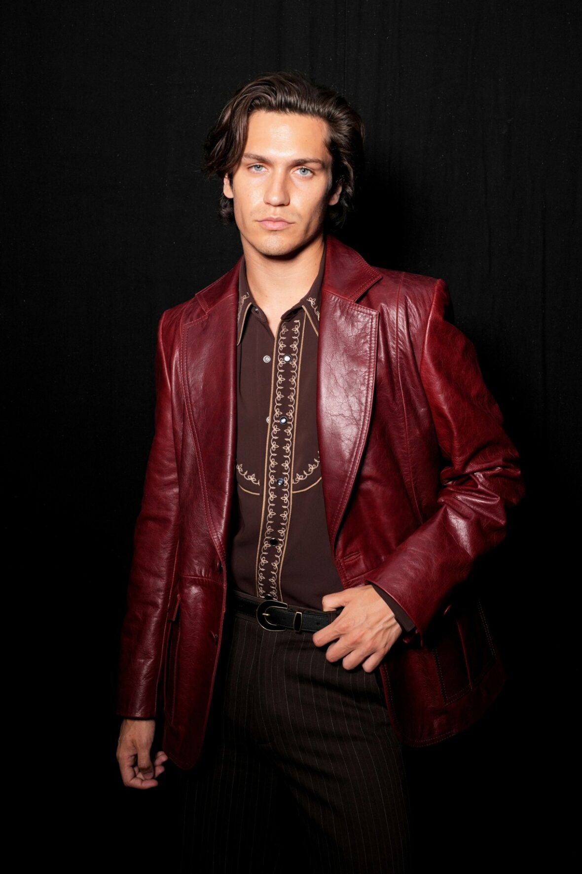Celebridades participando do desfile AMIRI na Paris Fashion Week